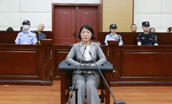 扬帆优配 涉受贿罪、洗钱罪！搞政治攀附的孙绍雪受审